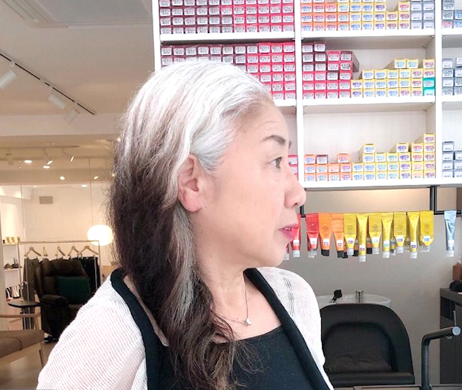 グレイヘアに移行中　扱いにくいロングヘアを！ストレートパーマでボブにスタイルチェンジしました