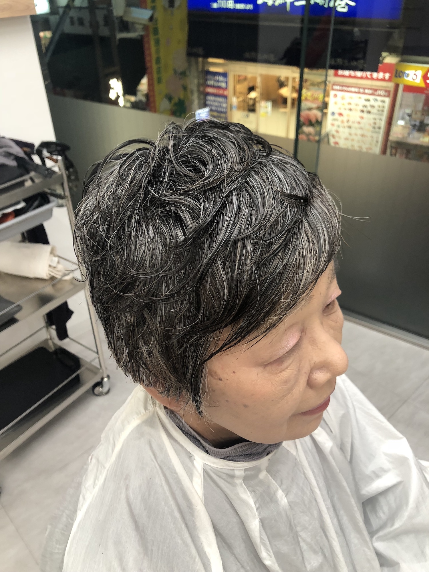 えがお美容室がオススメするグレイヘアを活かしたカラーリング えがお美容室 シニア世代のためのヘアサロン